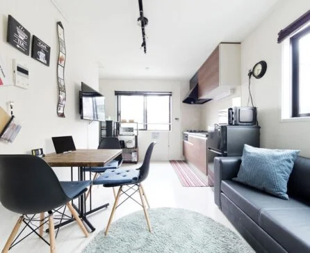 一人暮らしで家具・家電を一式揃える費用は？最低いくら必要？安く抑えるコツも解説