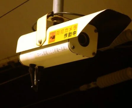 ダミー防犯カメラの選び方と設置場所や設置方法を解説！本物の防犯カメラとどっちがいいの？